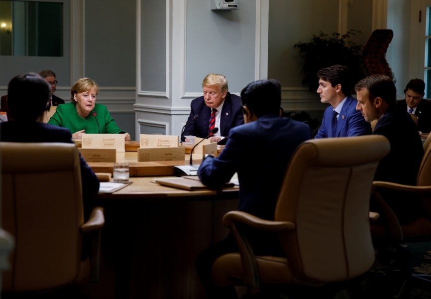 German Chancellor Angela Merkel, US President Donald Trump, Canadian Prime Minister Justin Trudeau, French President Emmanuel Macron, and Japanese Prime Minister Abe Shinzo at the 2018 G-7 Summit in Canada. REUTERS.