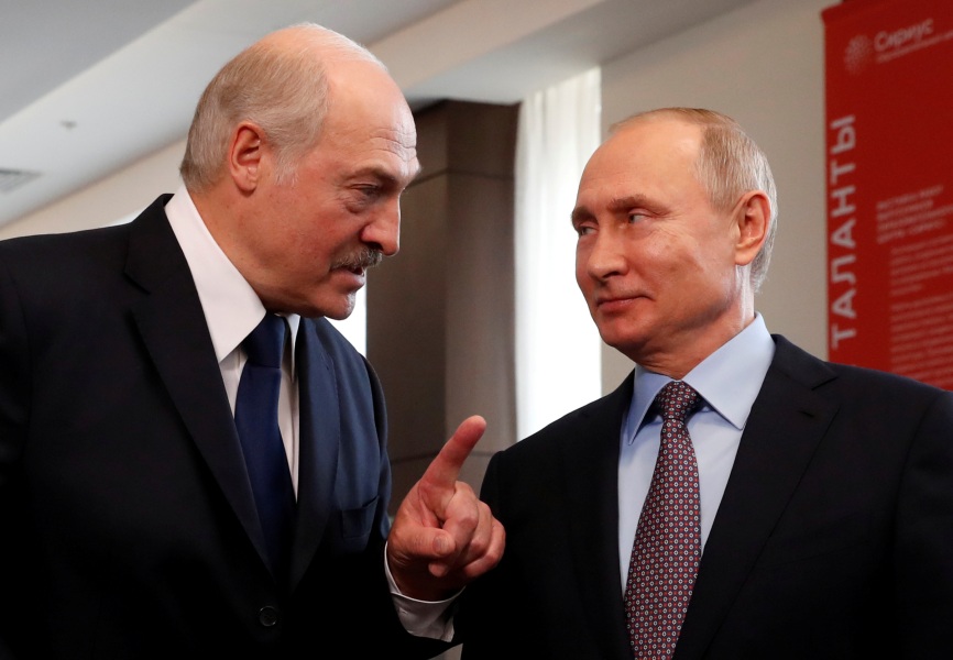 Belarusian President Alexander Lukashenko and Russian President Vladimir Putin. REUTERS.