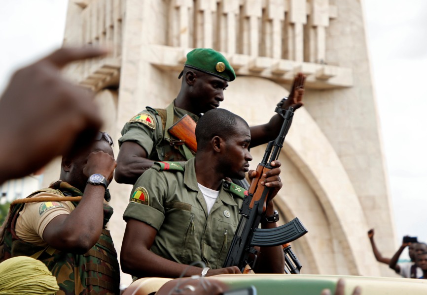 Malian army soldiers. REUTERS.