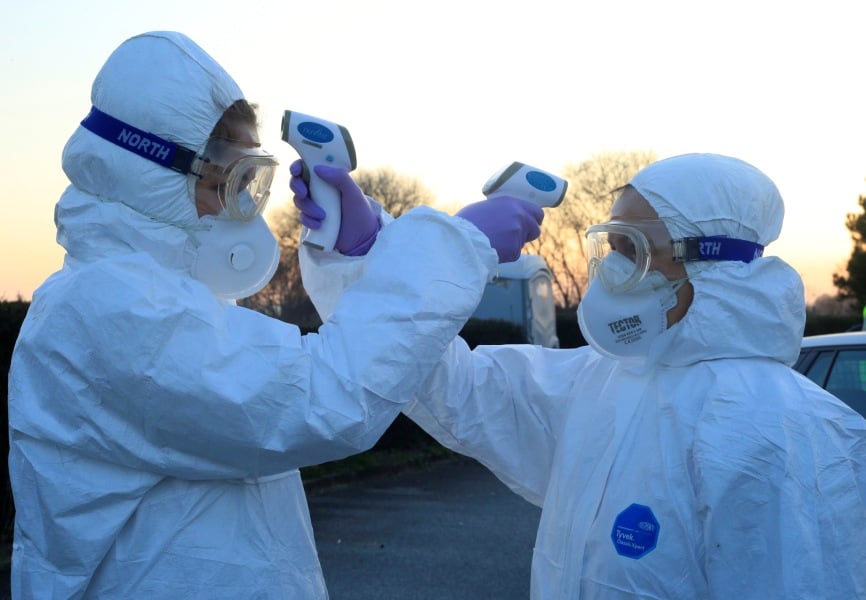 Medical staff using thermometers during a coronavirus check at the border between Slovenia and Italy. REUTERS.
