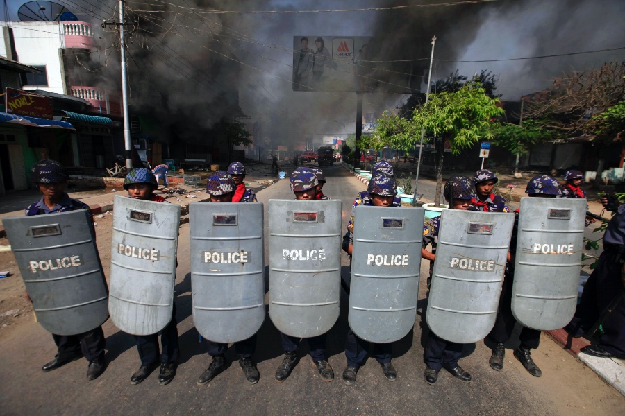 Myanmar-police-866x600