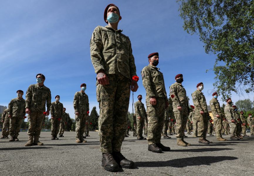 Ukrainian servicemen attend the funeral of Sergiy Tymoshchuk, who was killed in the country's conflict in eastern Ukraine in 2014. REUTERS.